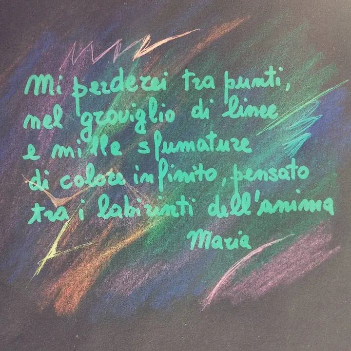Poesia scritta a mano su un fondo a pastello